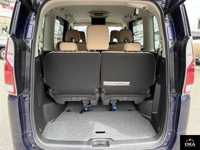 2017 Nissan Serena - Thumbnail