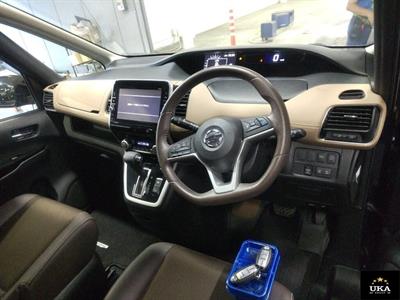 2017 Nissan Serena - Thumbnail