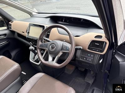 2017 Nissan Serena - Thumbnail