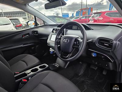 2019 Toyota Prius - Thumbnail