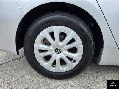 2019 Toyota Prius - Thumbnail