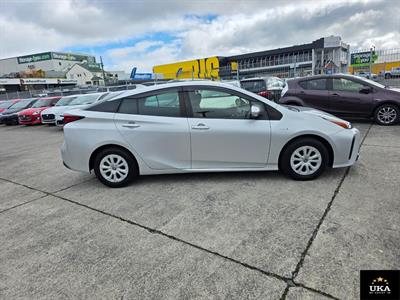 2019 Toyota Prius - Thumbnail