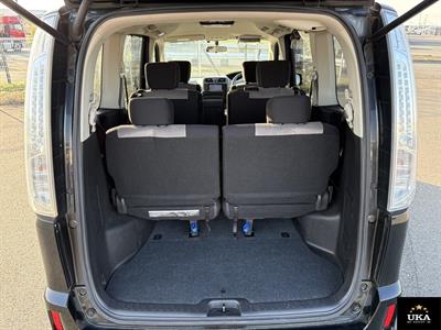 2013 Nissan Serena - Thumbnail