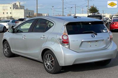 2014 Toyota Aqua - Thumbnail
