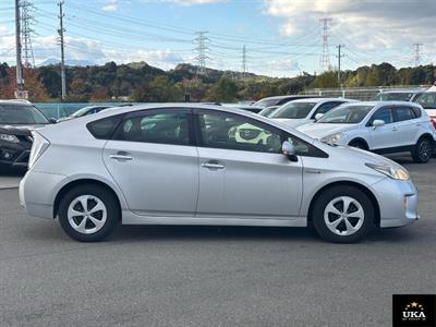 2014 Toyota Prius - Thumbnail