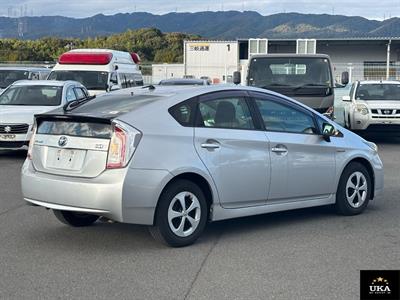 2014 Toyota Prius - Thumbnail