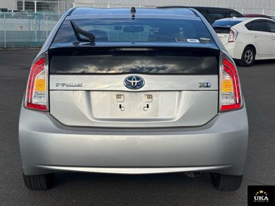 2014 Toyota Prius - Thumbnail