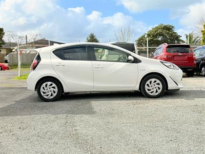 2018 Toyota Aqua - Thumbnail