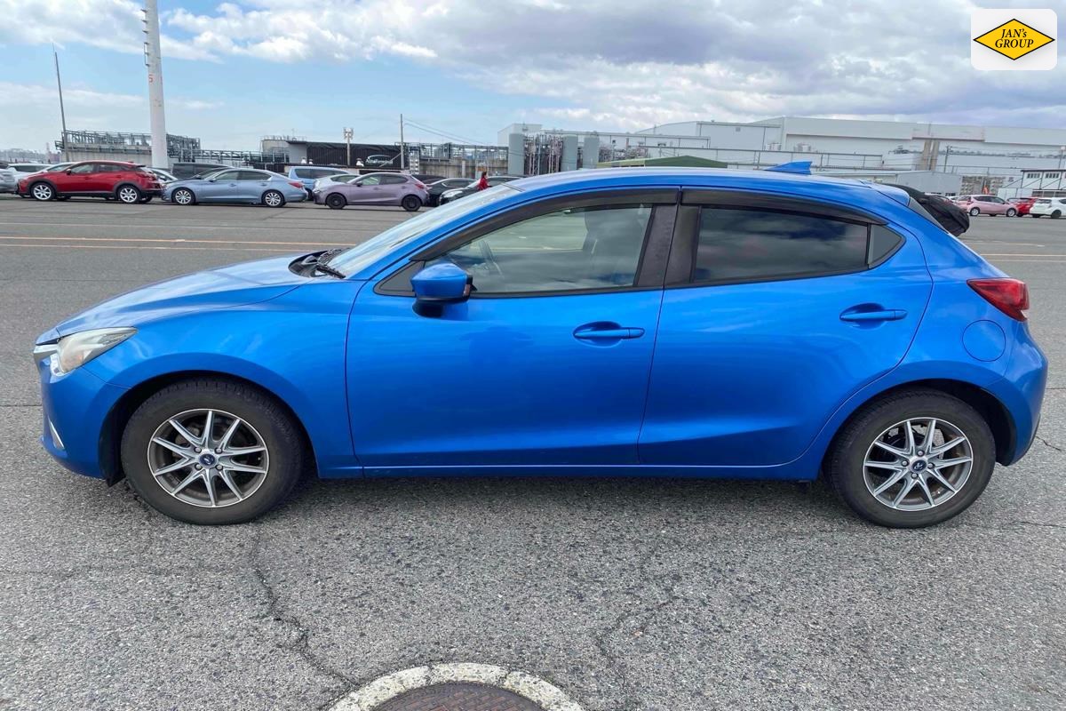 2016 Mazda Demio