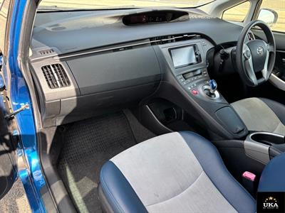 2013 Toyota Prius - Thumbnail