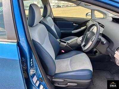 2013 Toyota Prius - Thumbnail