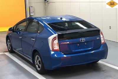 2013 Toyota Prius - Thumbnail
