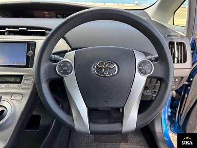 2013 Toyota Prius - Thumbnail