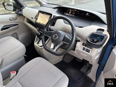 2017 Nissan Serena - Thumbnail