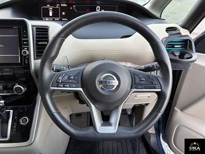 2017 Nissan Serena - Thumbnail