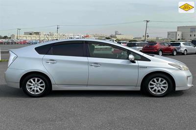 2012 Toyota Prius - Thumbnail