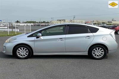 2012 Toyota Prius - Thumbnail