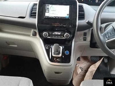 2018 Nissan Serena - Thumbnail