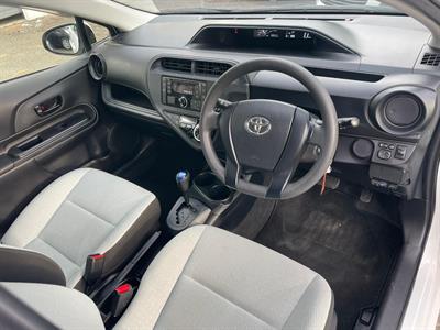 2017 Toyota Aqua - Thumbnail