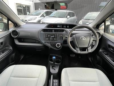 2017 Toyota Aqua - Thumbnail