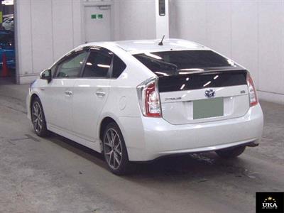 2014 Toyota Prius - Thumbnail