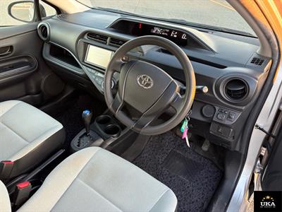 2015 Toyota Aqua - Thumbnail