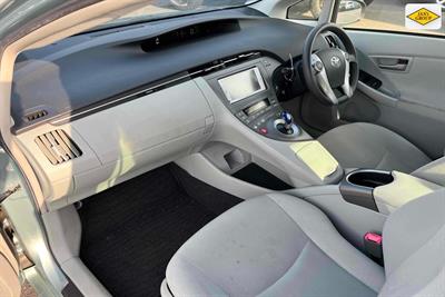 2012 Toyota Prius - Thumbnail
