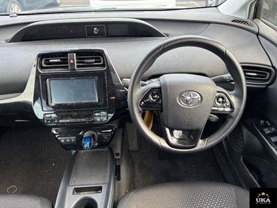 2019 Toyota Prius - Thumbnail
