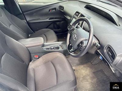 2019 Toyota Prius - Thumbnail