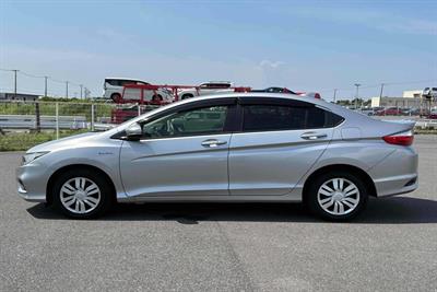 2020 Honda Grace - Thumbnail