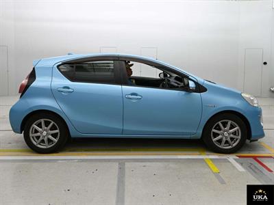 2015 Toyota Aqua - Thumbnail