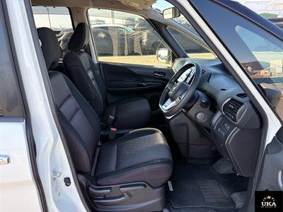 2017 Nissan Serena - Thumbnail