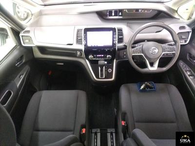 2017 Nissan Serena - Thumbnail
