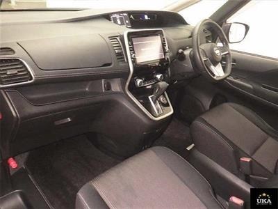 2017 Nissan Serena - Thumbnail