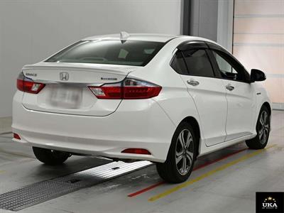 2014 Honda Grace - Thumbnail