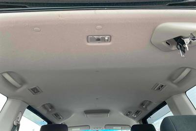 2014 Nissan Serena - Thumbnail