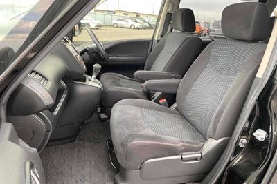2014 Nissan Serena - Thumbnail