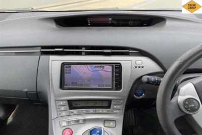 2014 Toyota Prius - Thumbnail