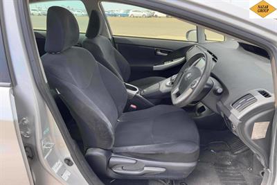 2014 Toyota Prius - Thumbnail