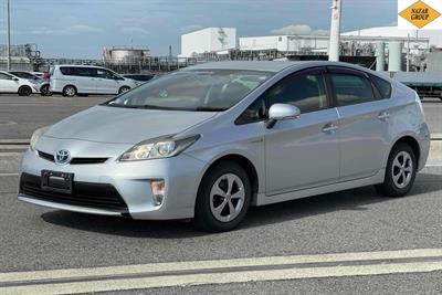 2014 Toyota Prius - Thumbnail