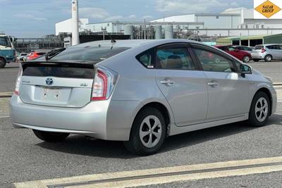 2014 Toyota Prius - Thumbnail