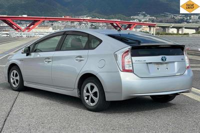2014 Toyota Prius - Thumbnail