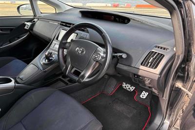 2012 Toyota Prius - Thumbnail