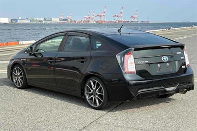 2012 Toyota Prius - Thumbnail