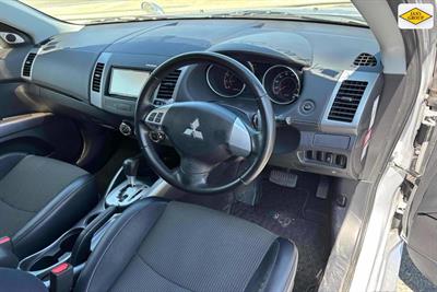 2012 Mitsubishi Outlander - Thumbnail