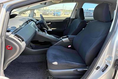 2012 Toyota Prius - Thumbnail