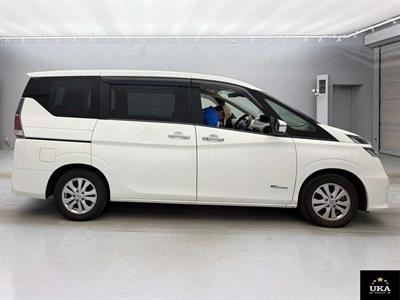2017 Nissan Serena - Thumbnail