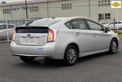 2013 Toyota Prius - Thumbnail