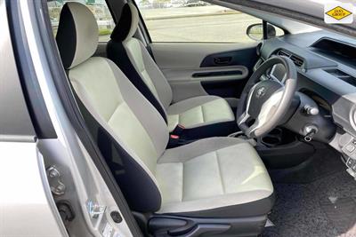 2014 Toyota Aqua - Thumbnail