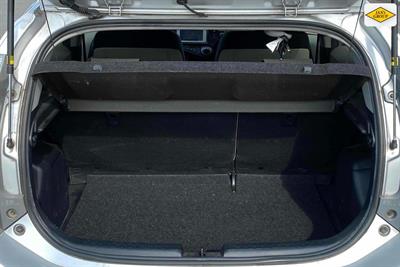 2014 Toyota Aqua - Thumbnail